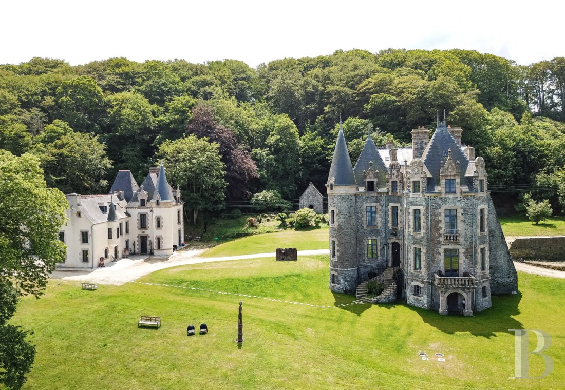 A set of two manor houses overlooks the Bay of Morlaix in Carantec on the north coast of Finistère - photo  n°5